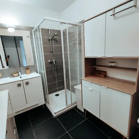 T2 Rez De Jardin Apartment *